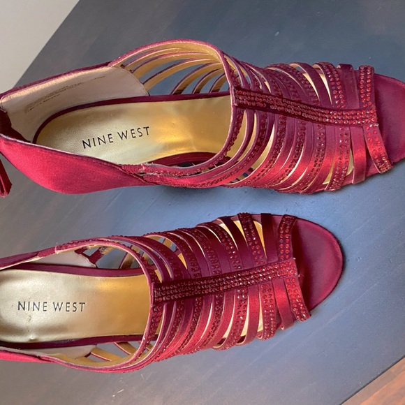 Nine West Red Satin and Rhinestone Evening Heels 🌹 - Picture 8 of 10